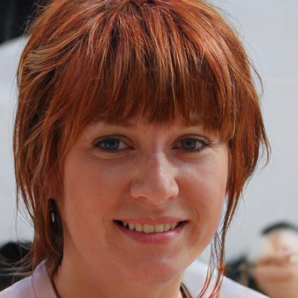Dr. Sarah Richter - Leitende Finanzanalystin